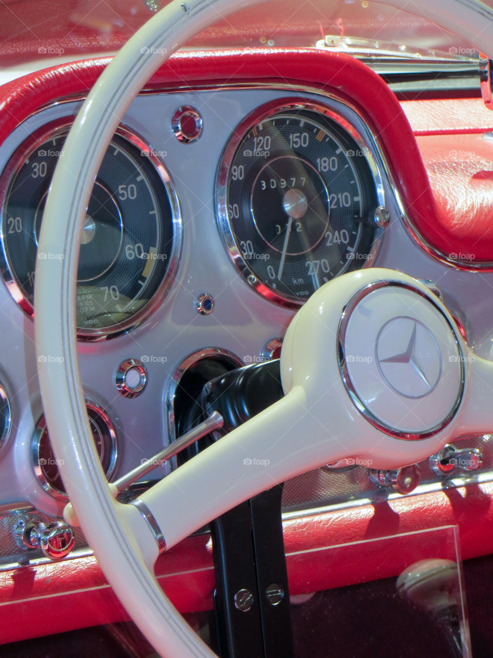 car wheel red model by ventanamedia