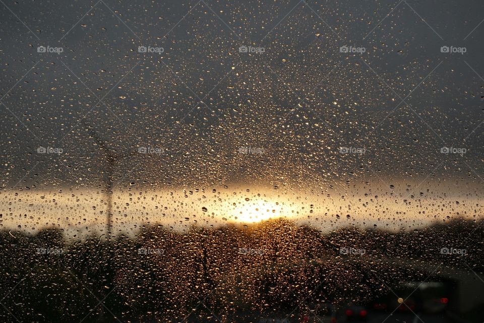 regnerischer Sonnenuntergang in Ungarn