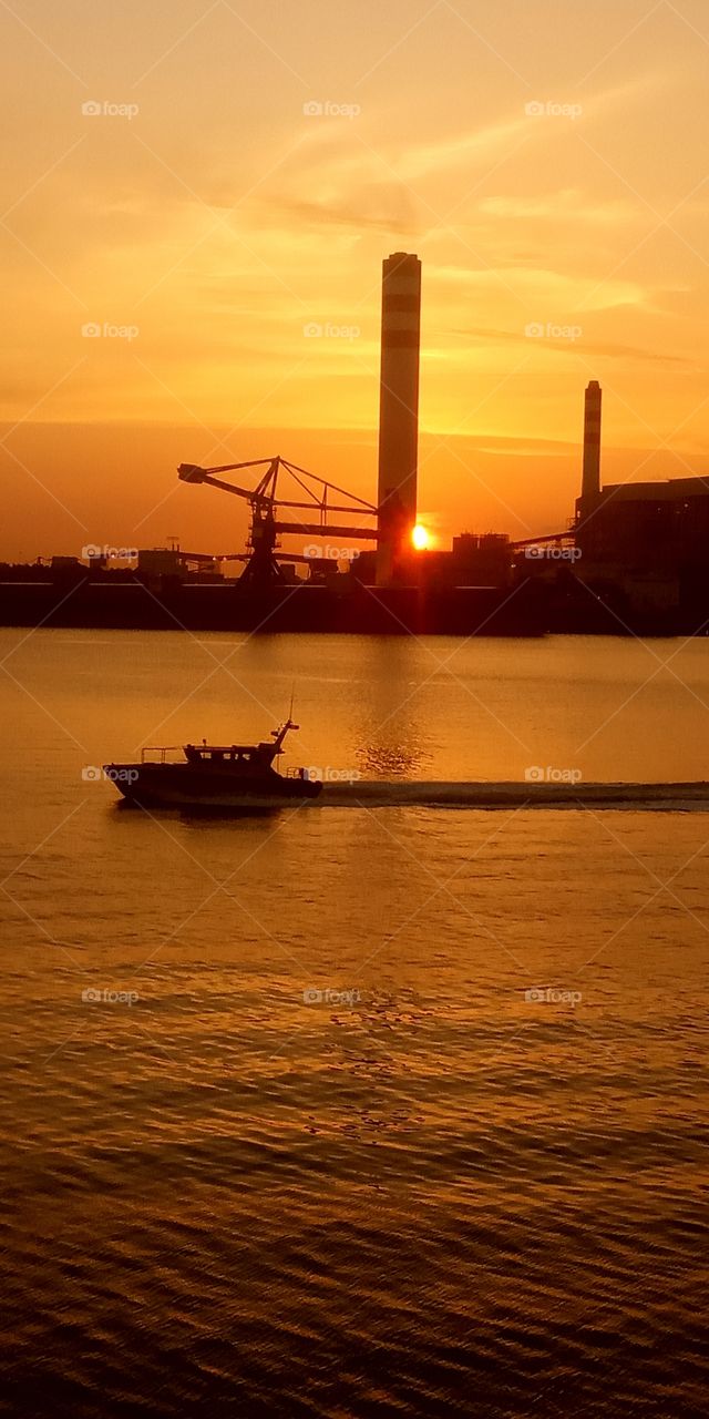 🌅sunset
In port of tanjung pelepas Malaysia
120221