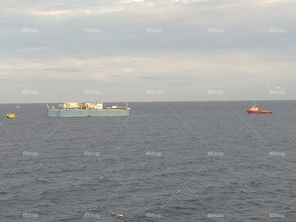 Offshore Life at Java Sea
The Great Arco Ardjuna stand strong for more than 40 years serviced oil storege with 1 million barrels capacity