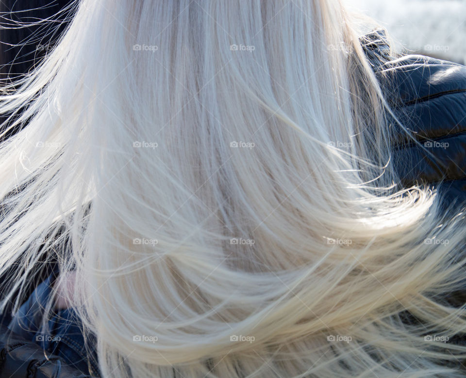 Streight blond hair in the wind
