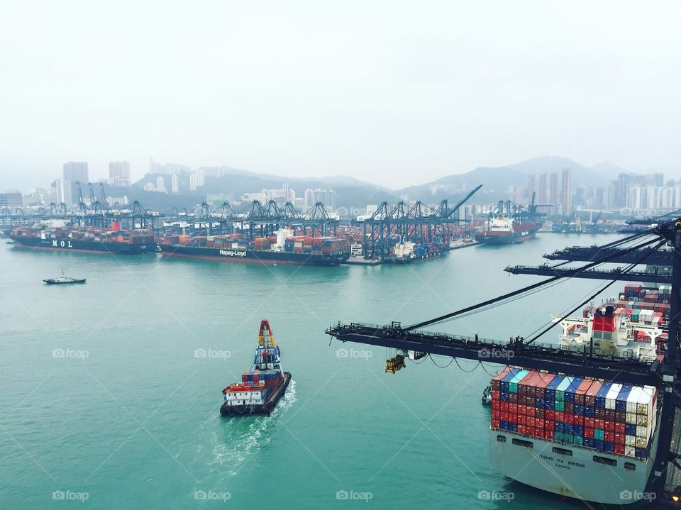 The ebb and flow of cargo, Hong Kong style.