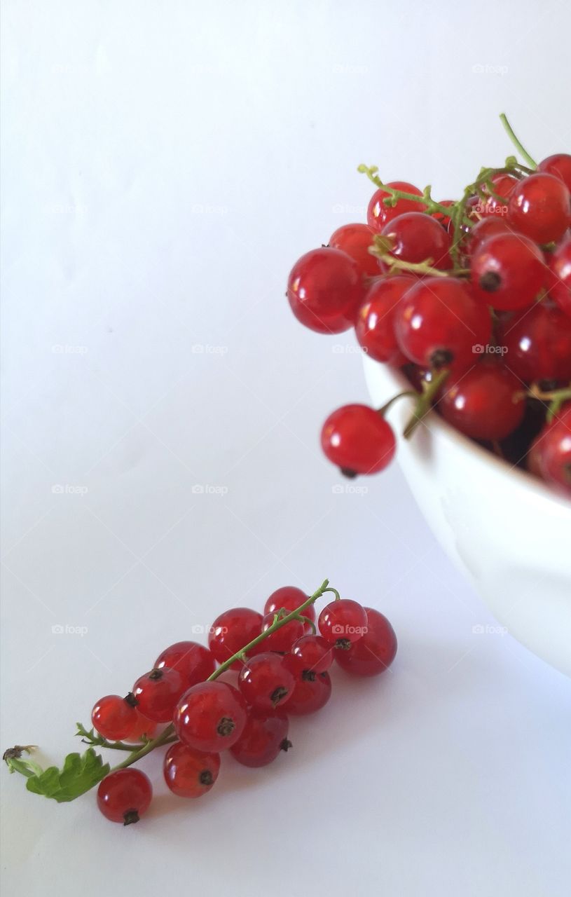 Red currants in White bowl