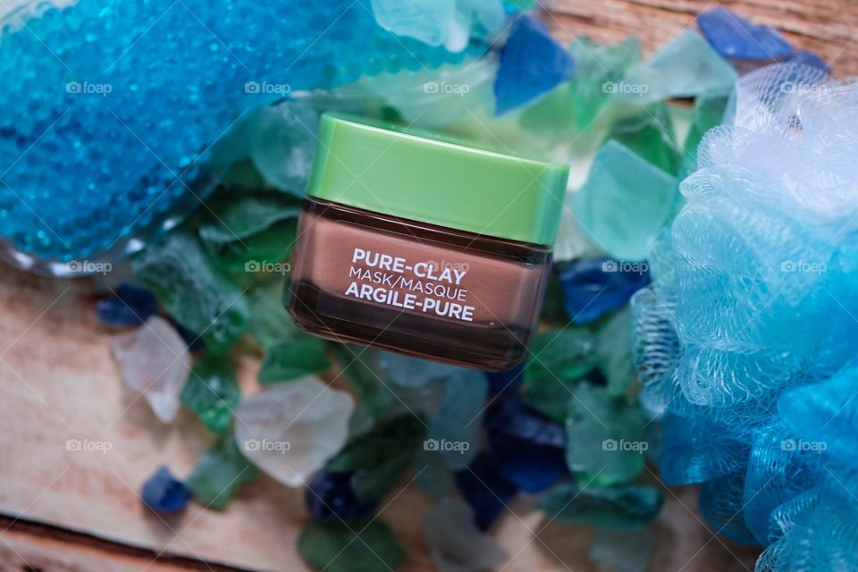 L’Oréal Pure Clay Mask Red Algae Product Photography, Clay Facial Masks, Relaxing Therapeutics, Clay Mask With Bath Time Products, Sea Glass And Mud Masks