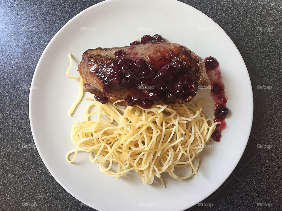 Spaghetti with duck fillet and sweet berry sauce