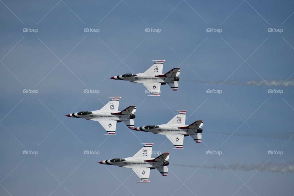 Thunderbirds at Dayton airshow doing there thing