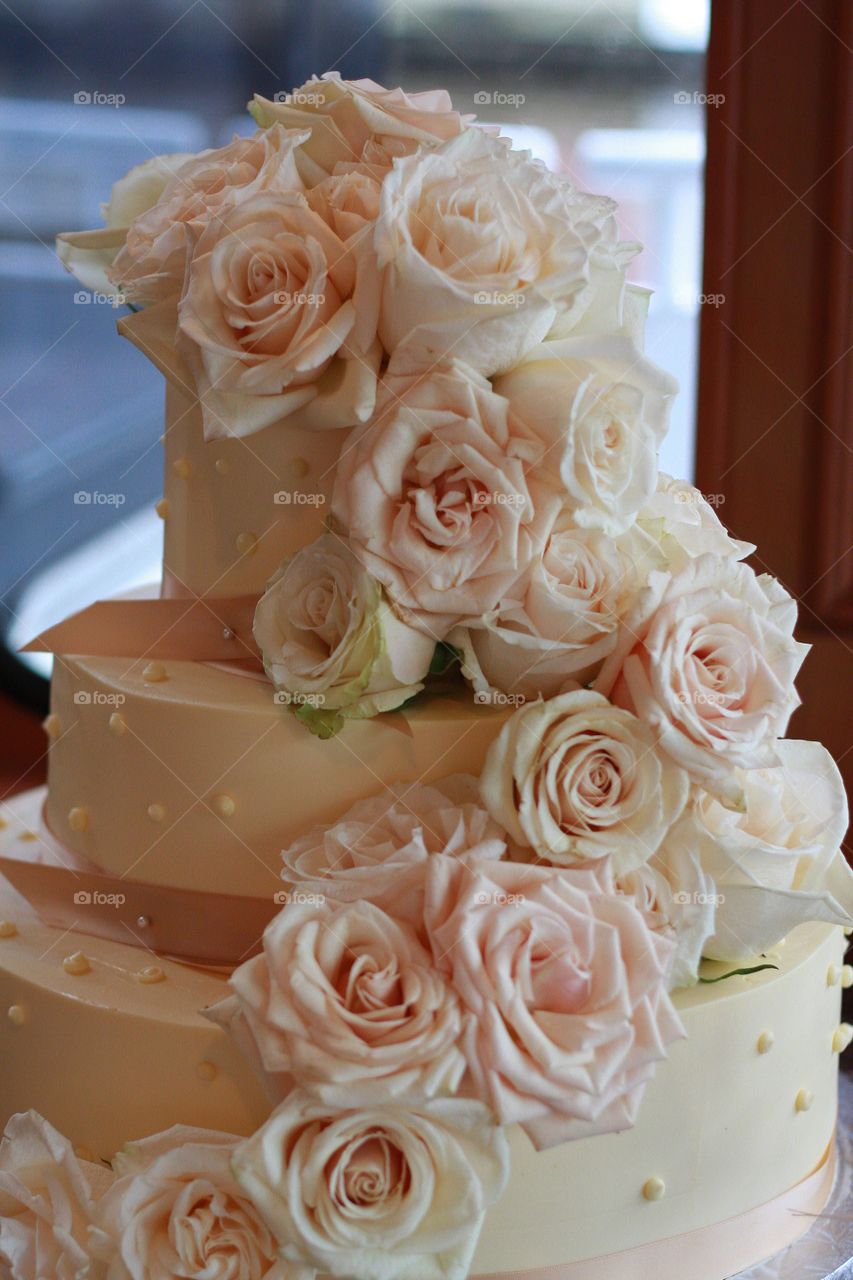 A beautiful wedding cake.