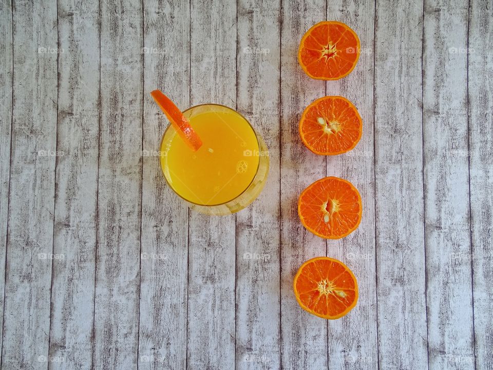 Orange juice with slices