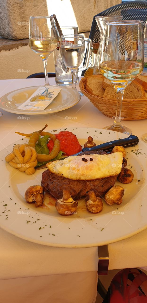 beefstake under the egg