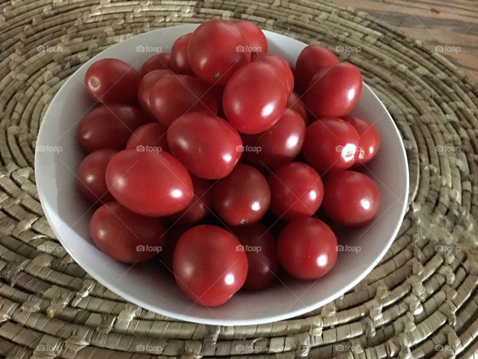 Bowl full of tomatoes 