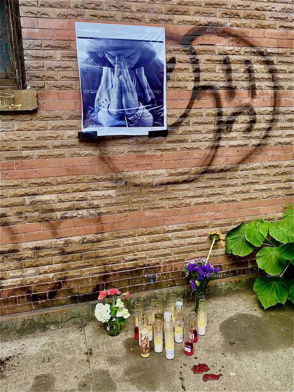 A candlelight vigil is being held right here on the sidewalk of „Waverly Av“ by „Fulton St“ in „Clinton Hill“, Bklyn on the anniversary of the shooting death of „Nico“, a well known neighborhood personality. 2023. Hypnotic Productions