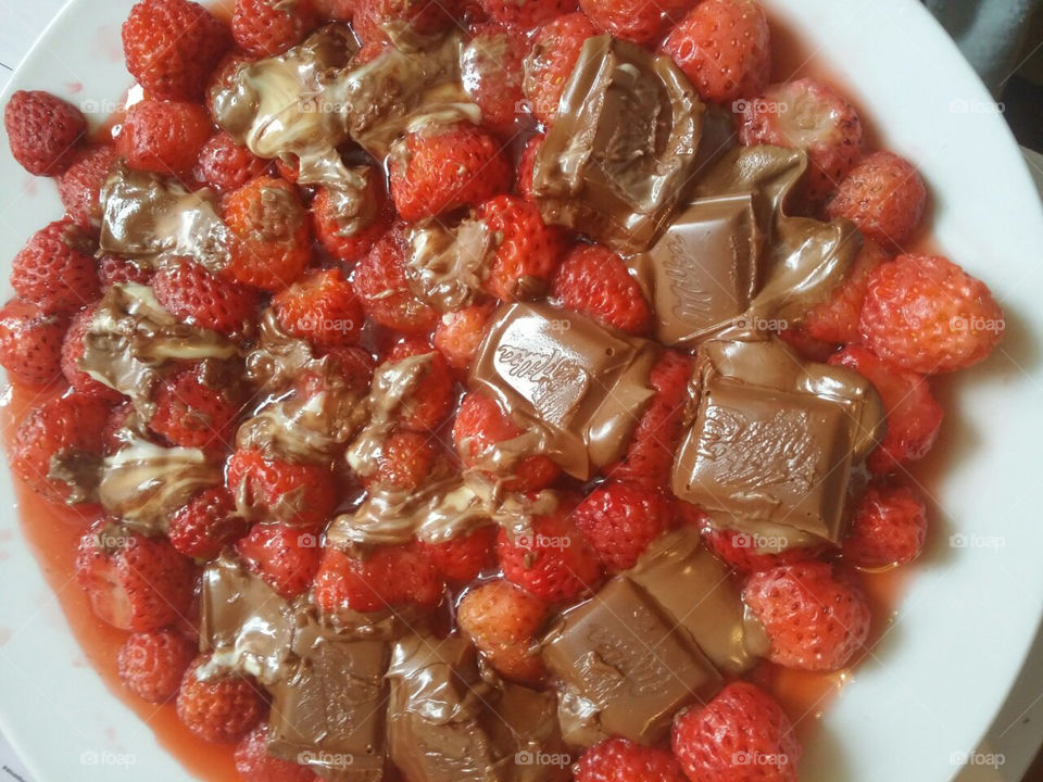 strawberries + milka= love