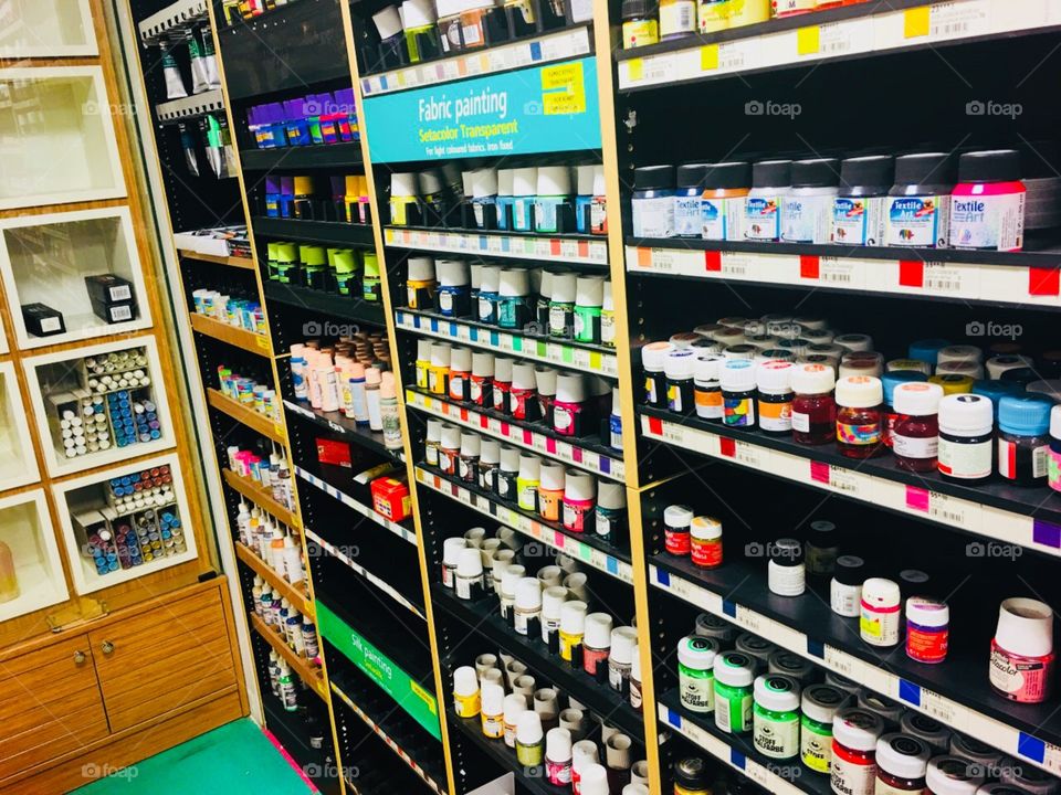 Какой прекрасный ассортимент красок. Закружилась голова;)