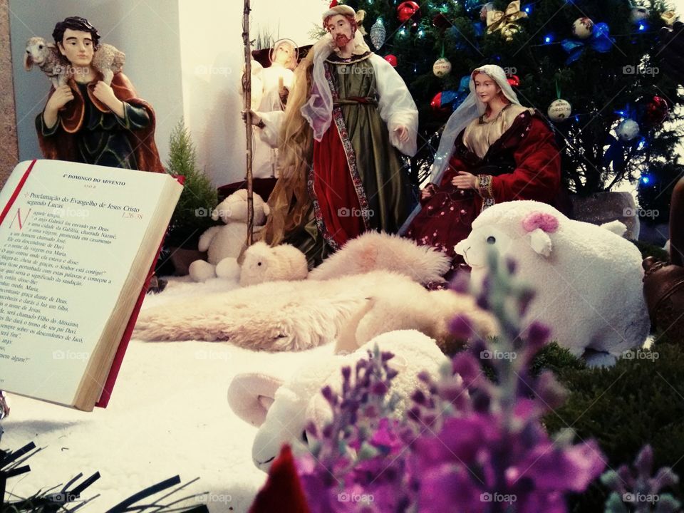 Falta pouco para o natal. Foto tirada em uma igreja católica no Brasil.
