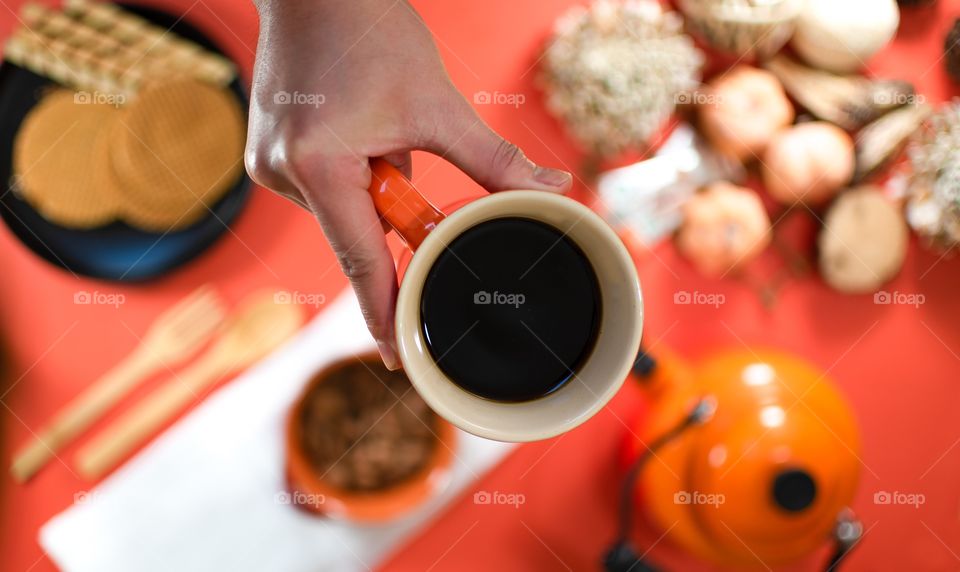 Been wanting to have a coffee photo in my portfolio. Thanks to this challenge I decided to setup some autumn inspired coffee photo. Who does not want coffee in autumn? 
