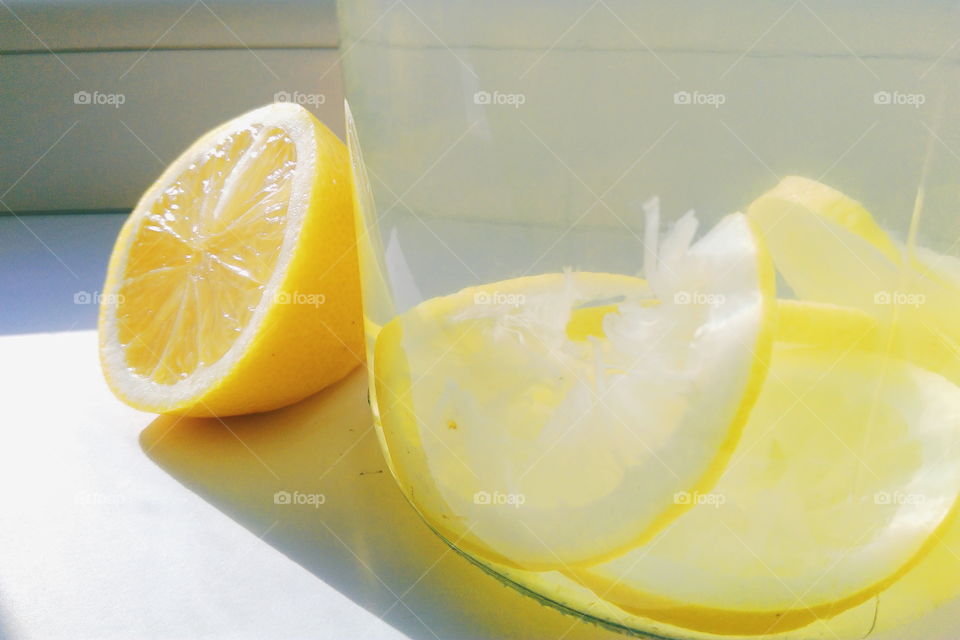 home lemonade with lemon