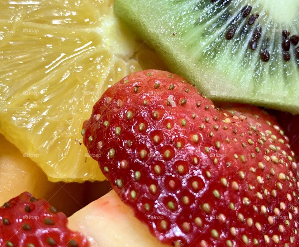 Mixed slice of fruits.