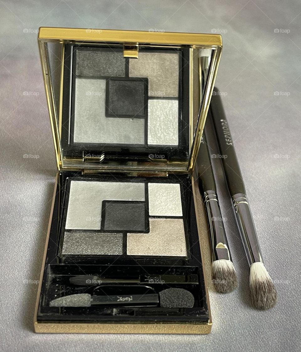 Eye Shadows Set with Brushes 