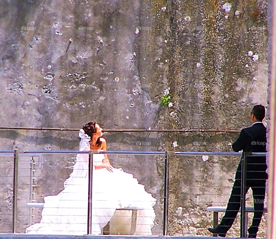 Before the wedding: the bridge and groom in Vernazza Square 