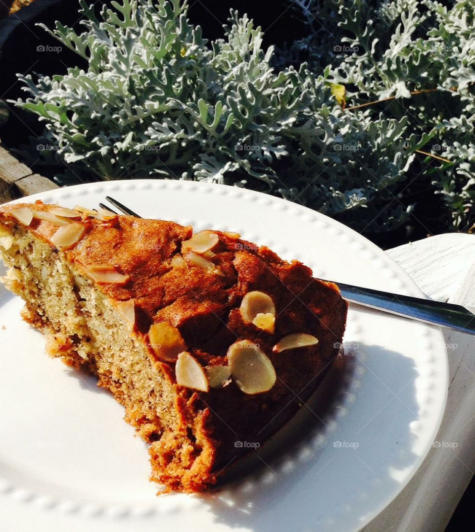 Almond cake