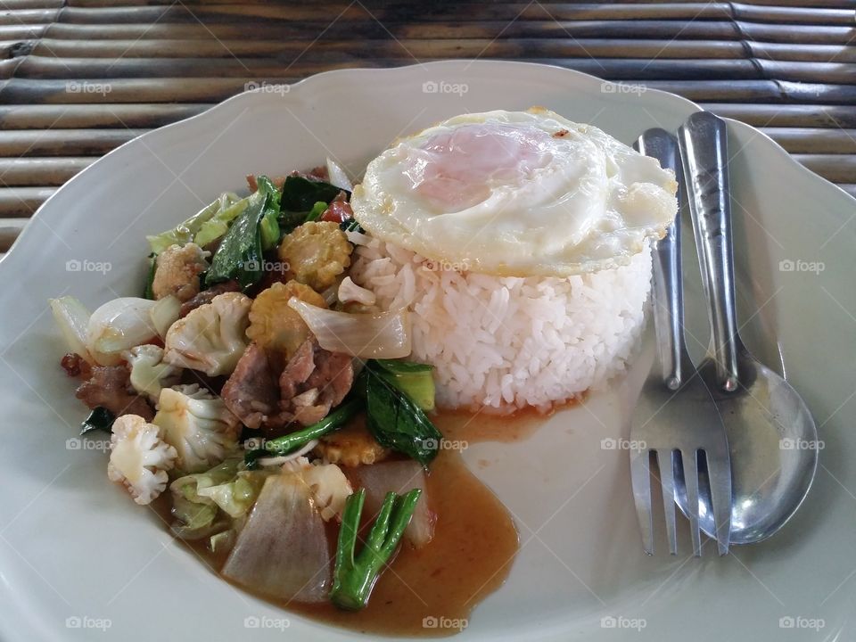 Vegetable fried rice with fried egg