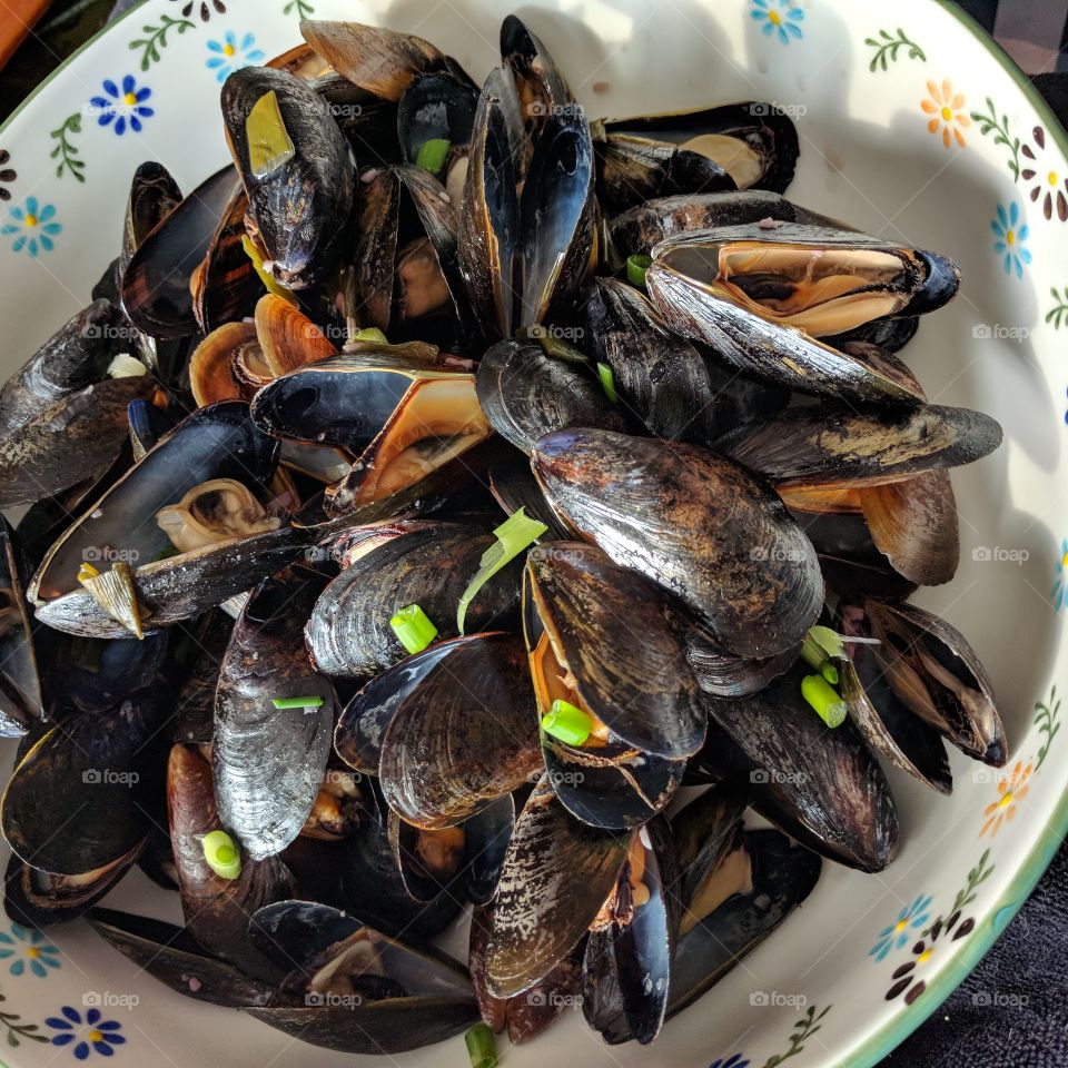 eat mussels at home