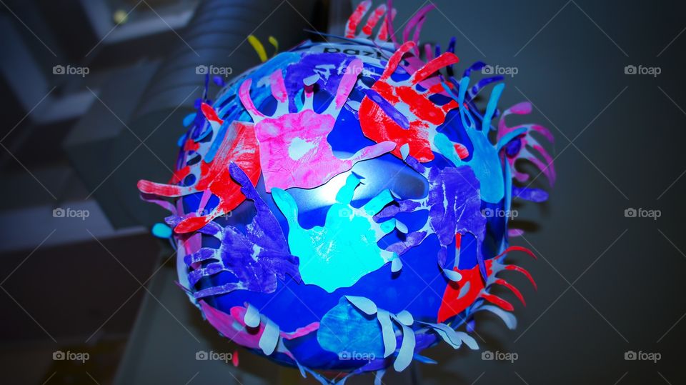 planeta de mãos - planet of hands