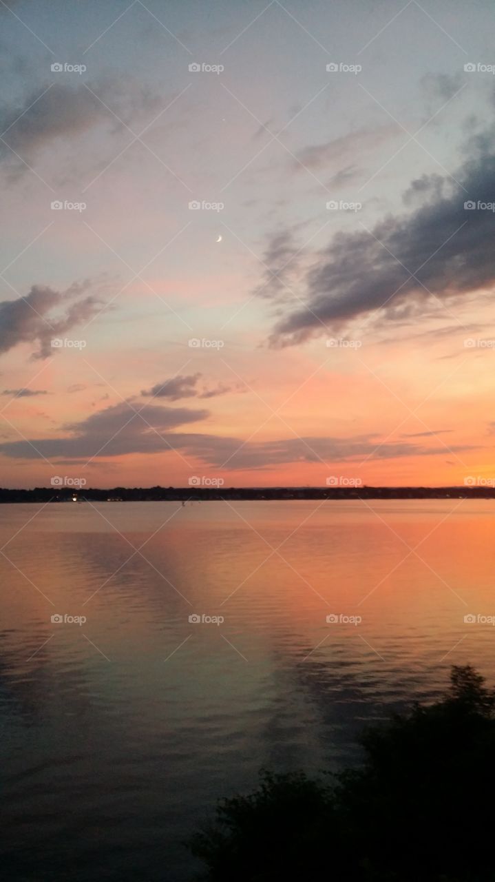 clouds turning dark. brilliant colors on Narragansett pain not for long