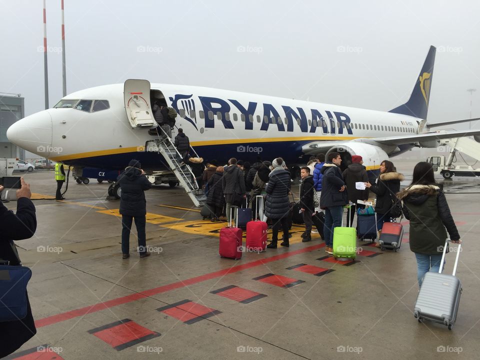 Travellers ready to get on the airplane