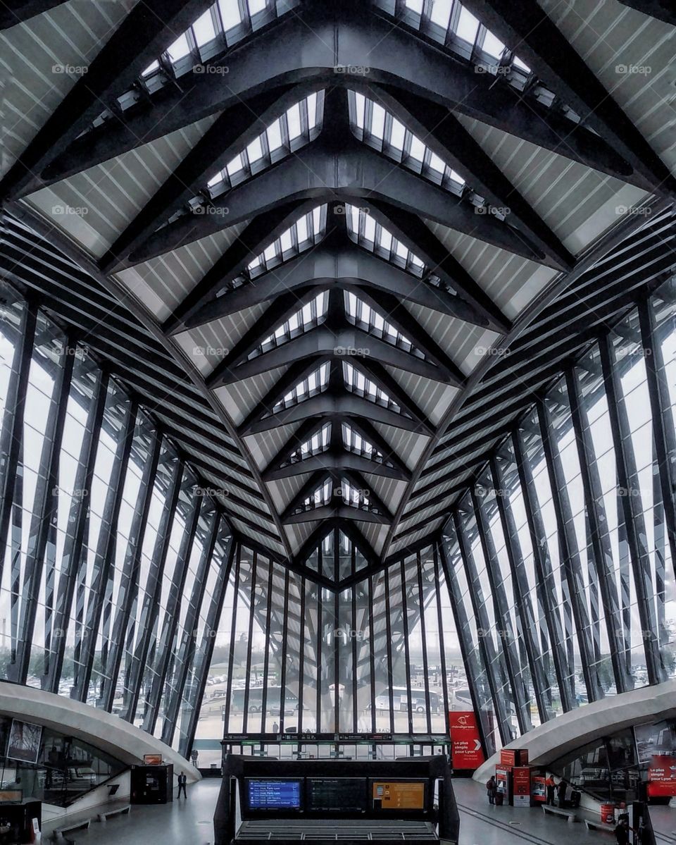 Symmetrical architecture