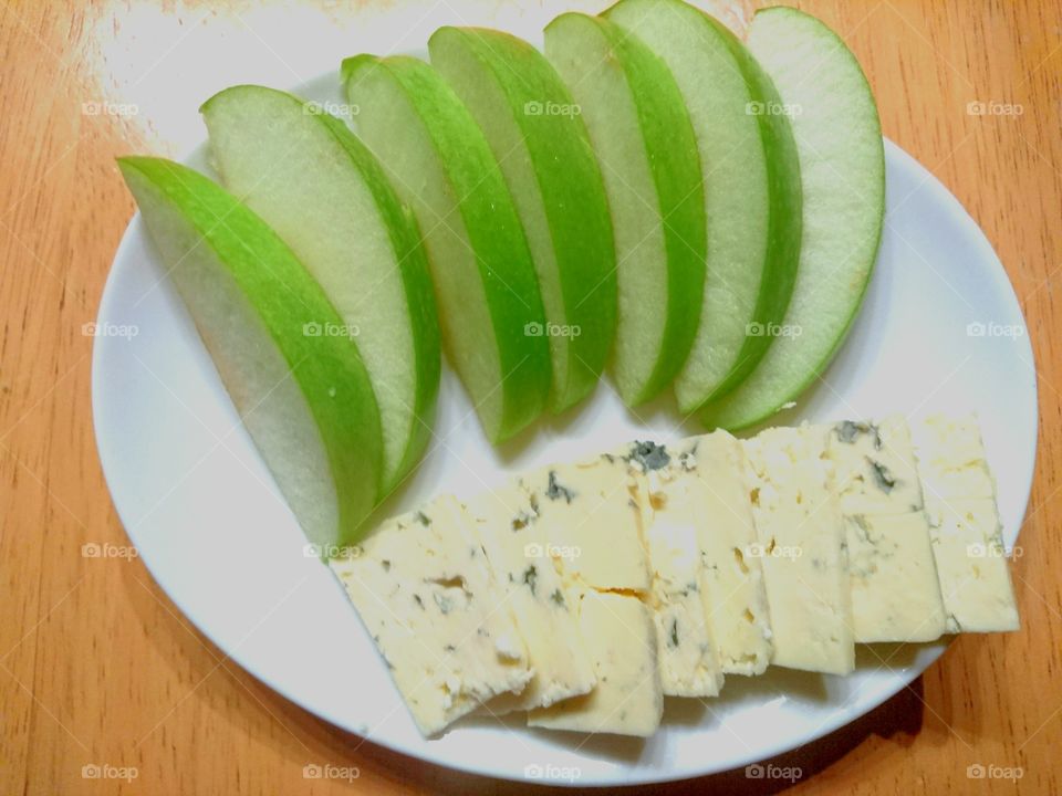 creamy blue cheese and granny smith apple