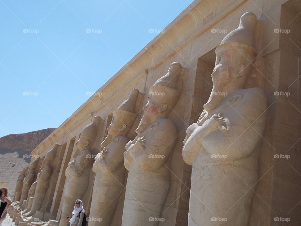 Solemn statues at Hatshepsut temple