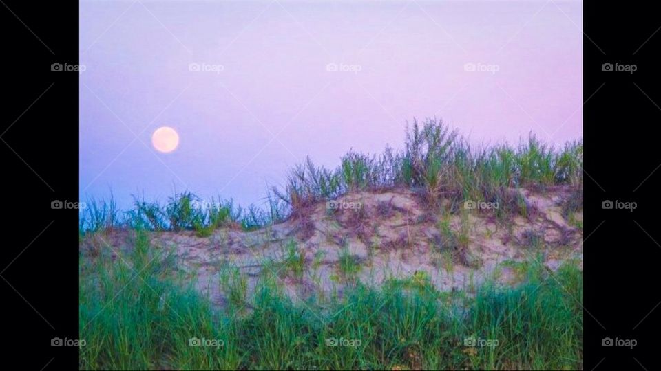 Moon over the dunes 