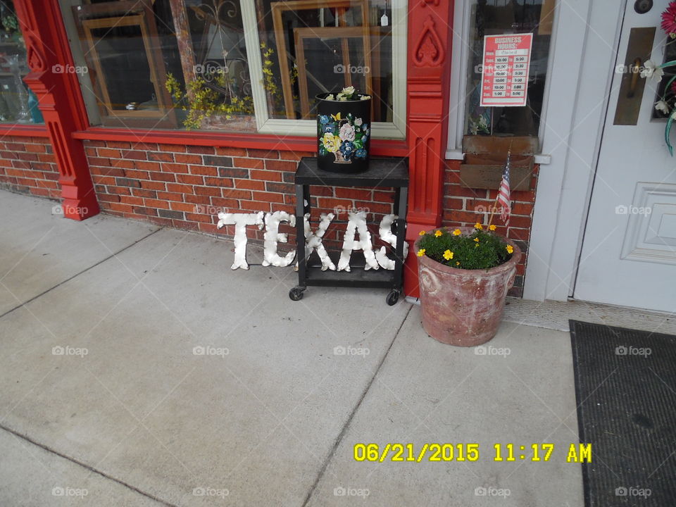 welcome to Texas . this is another picture of the same Texas sign that I saw sitting in front of a gift shop in Weatherford Texas 