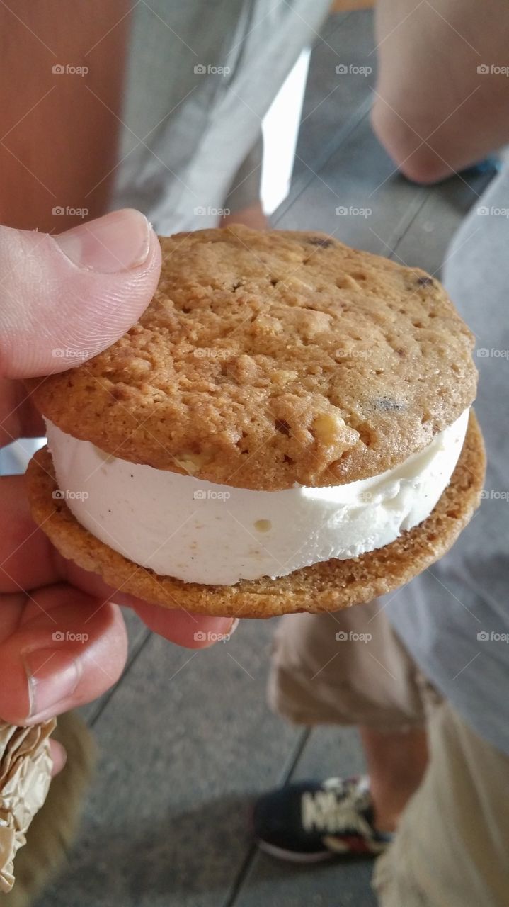 ice cream cookie sandwich 