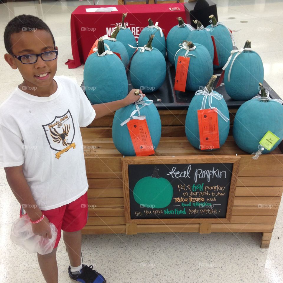 Hy-Vee and the Teal Pumpkin. The teal pumpkin represents inclusiveness for those with food allergies, diabetes, and other dietary restrictions. 