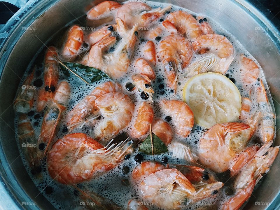 Cooking sea food shrimps