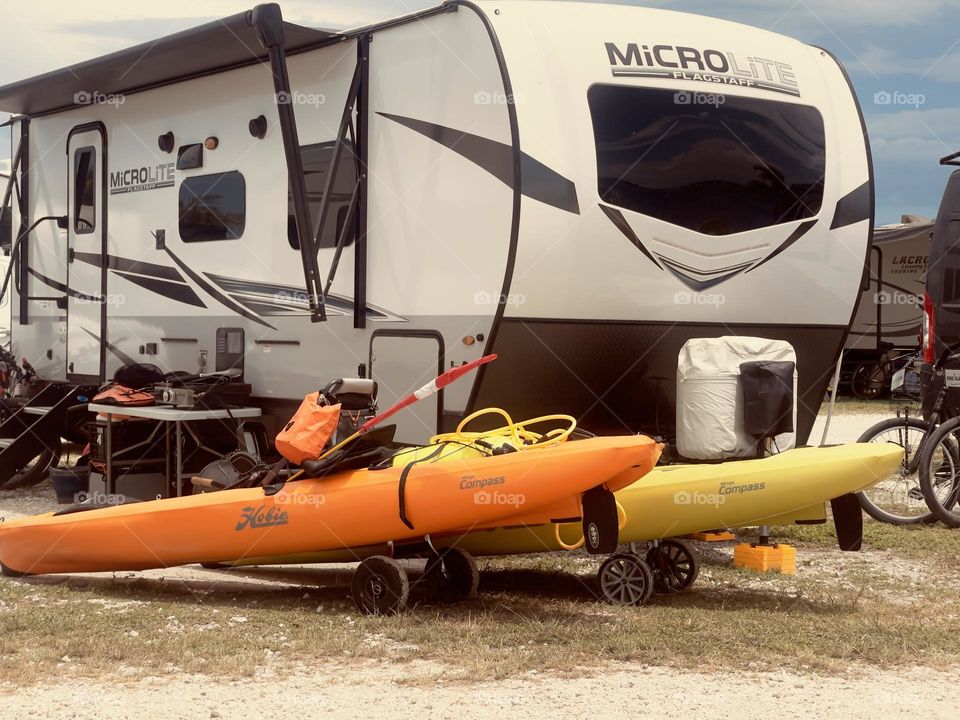 CAMPERS & KAYAKS