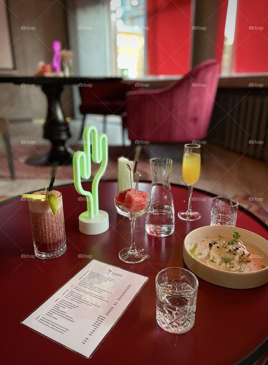 Elegant serving of drinks and starters - isn’t it perfect begging of girl’s summer night out?