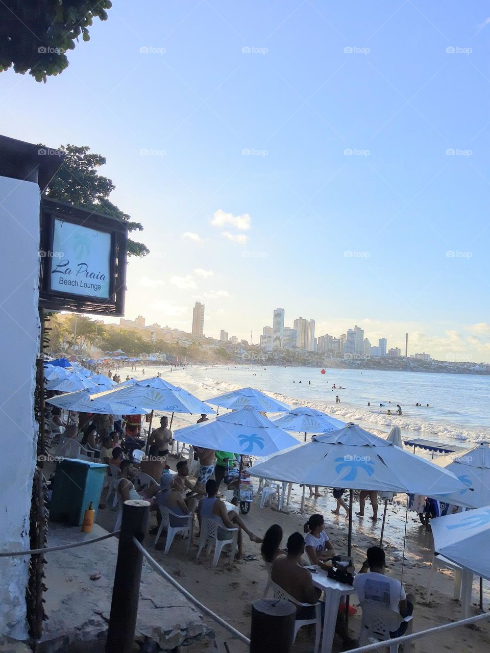 Sunny days vibes: chill and feel the breeze