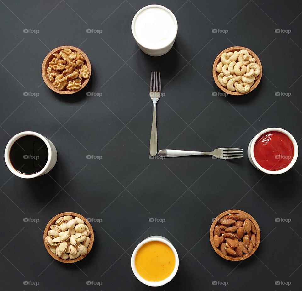 Clock from round cups with sauces and nuts🔴⚪ Geometry 🕒 Circles⚫🟡