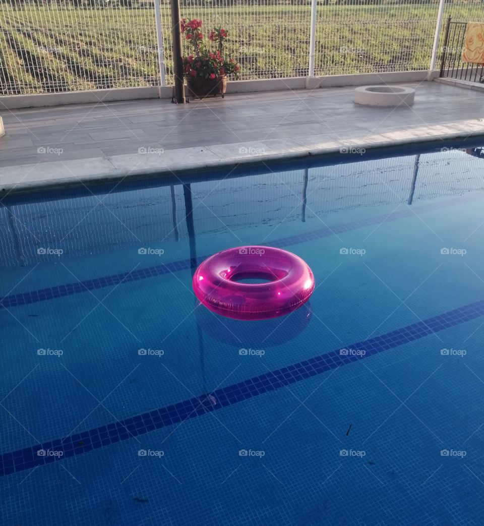 Pool donut