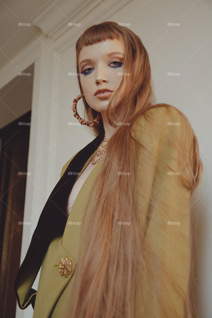 I would like describe this image luxuy and happy photo