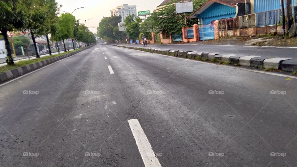 Jalan Ring Road Utara Sleman Yogyakarta di Pagi hari