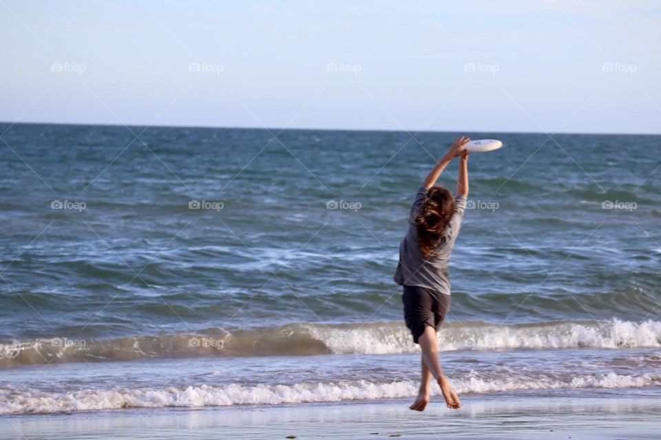 Frisbee at the beach