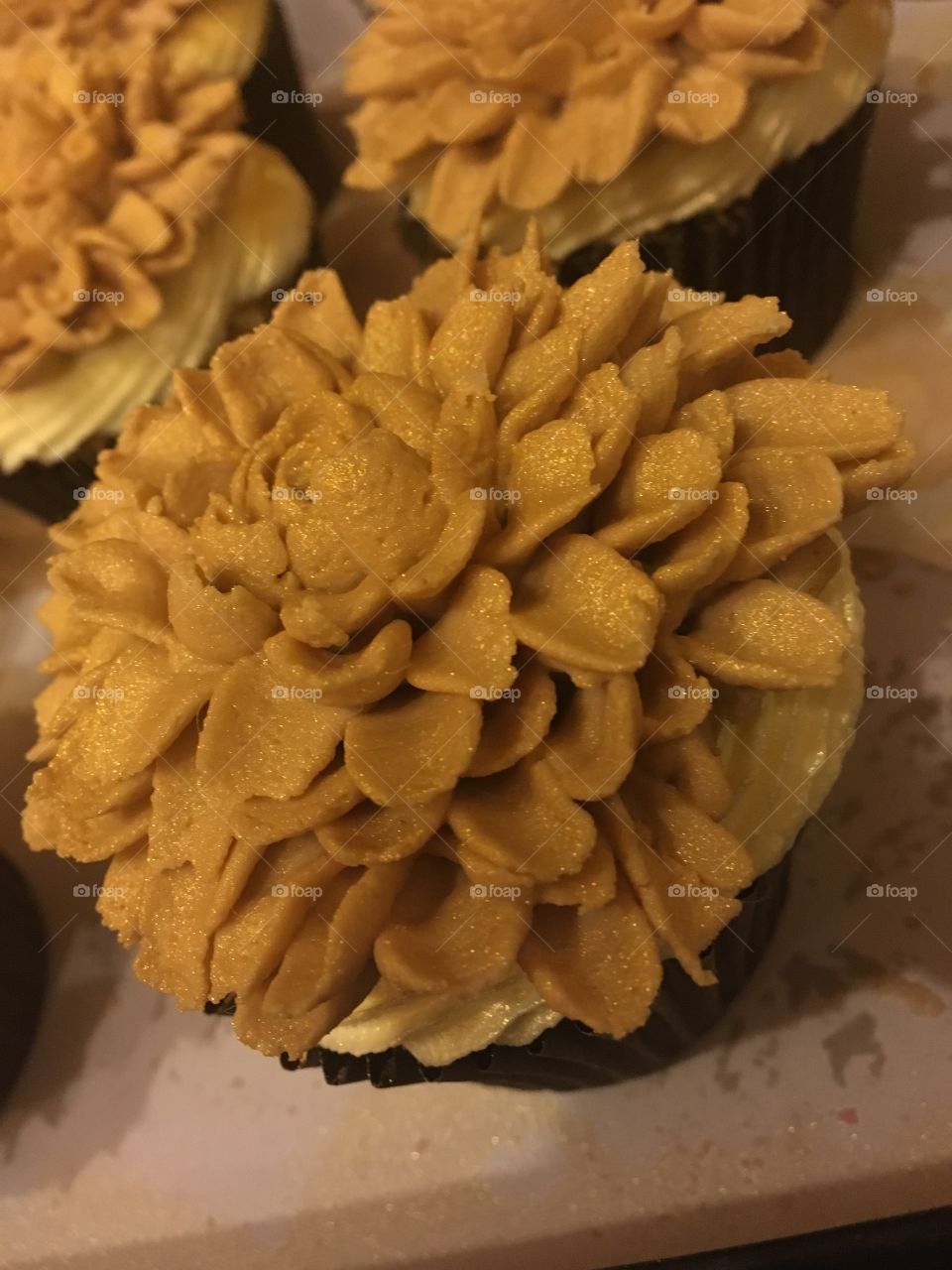 Chrysanthemum cupcake closeup 