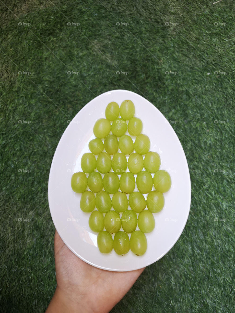 Grapes ( frame the subject, POV )