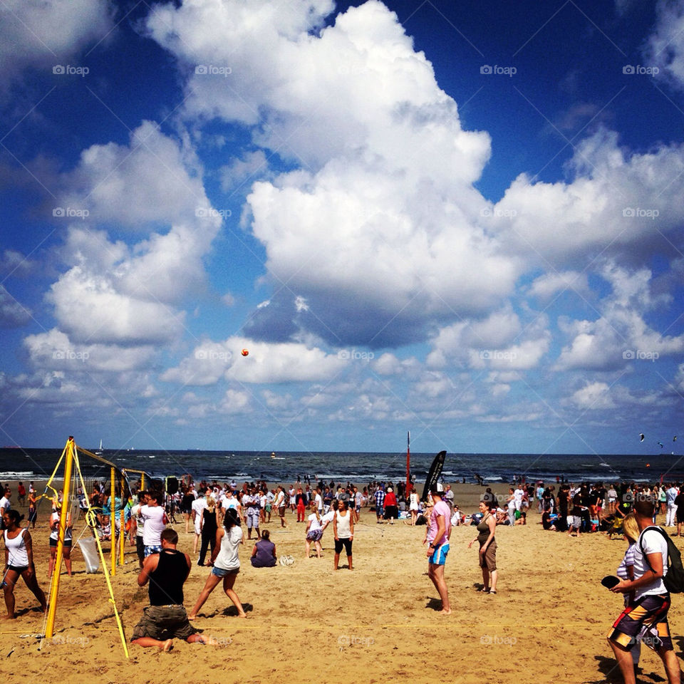 volleyball beach sky happy by zinnebeelden
