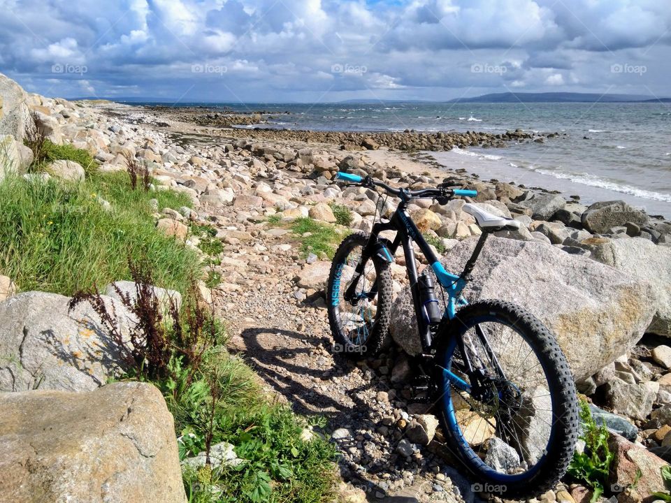 one lone bicycle