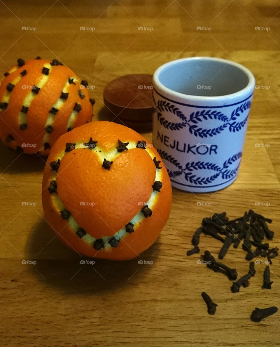 Cloves in oranges